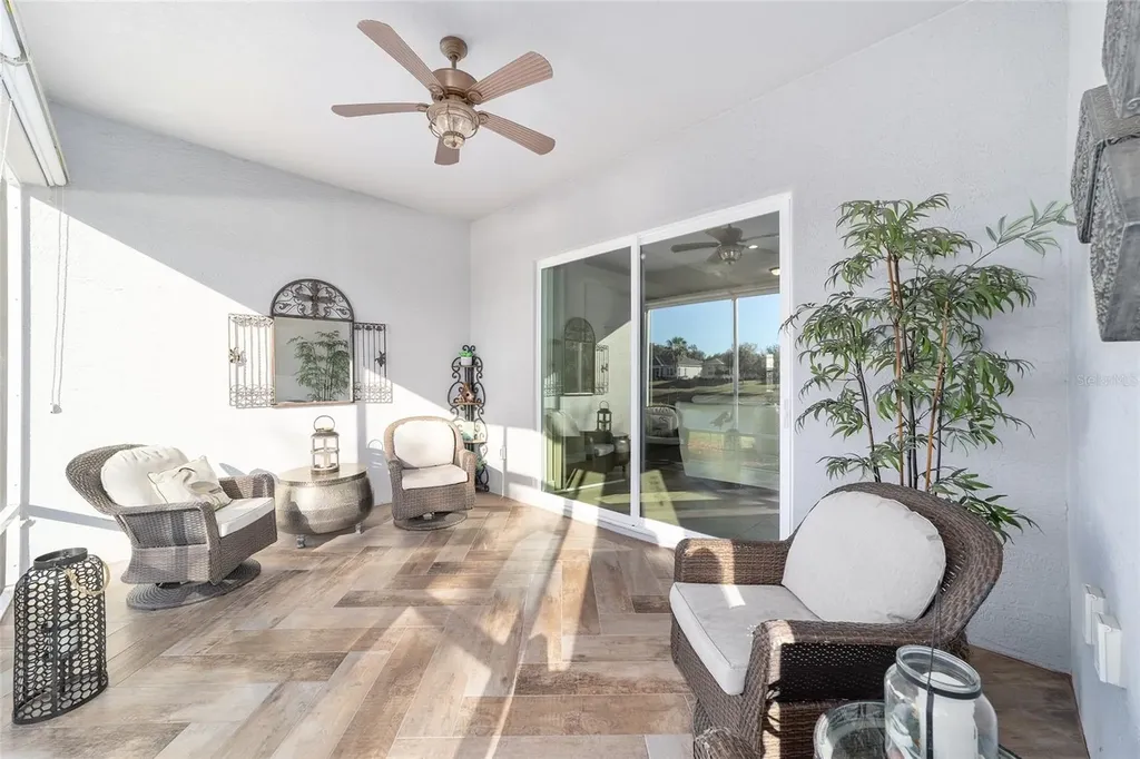 10161 Julia Isles Avenue Oxford FL 34484