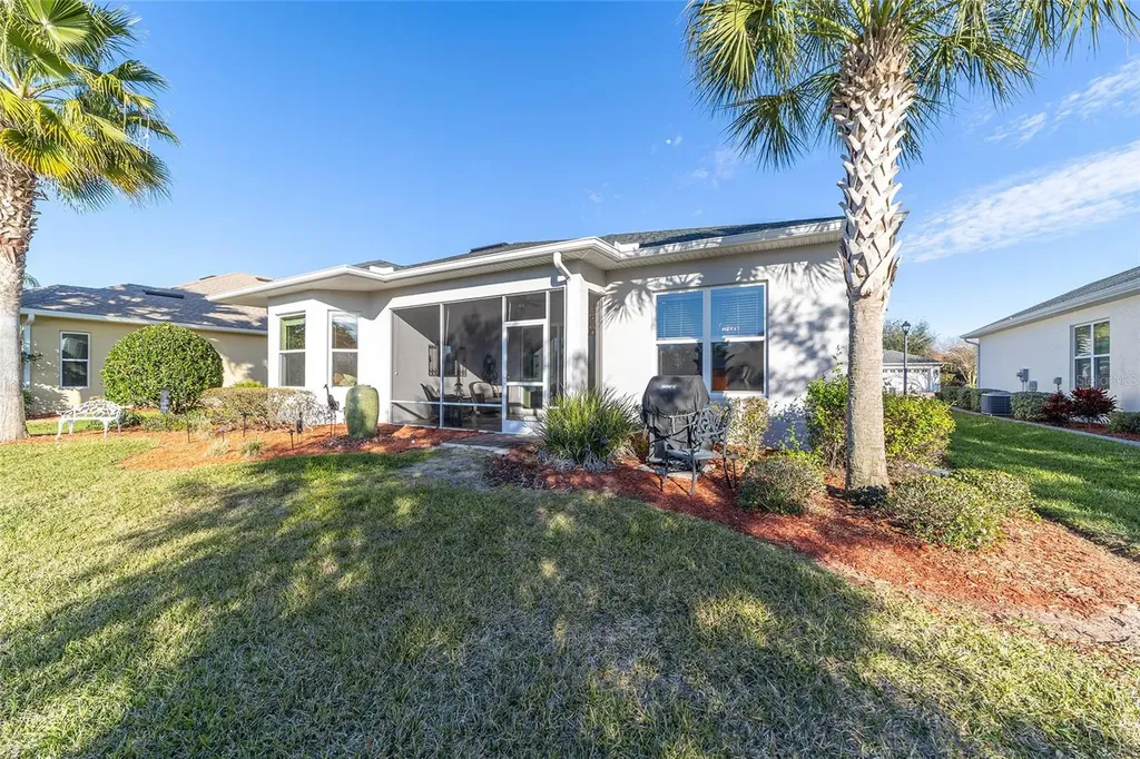 10161 Julia Isles Avenue Oxford FL 34484