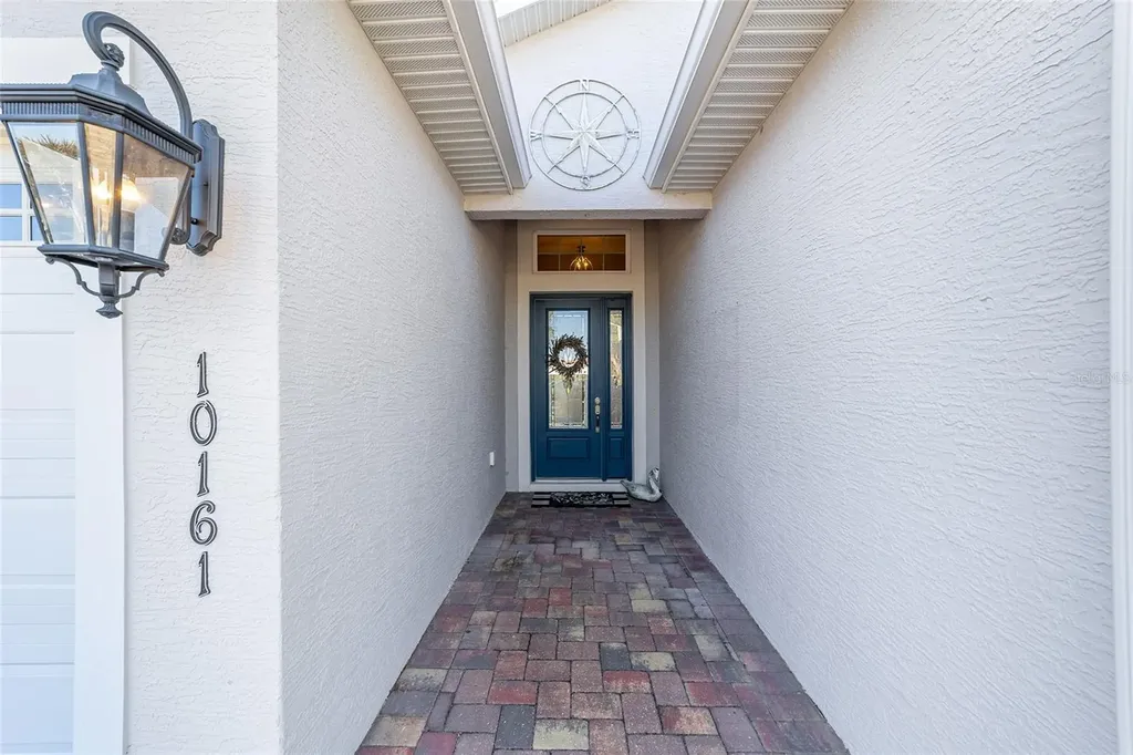 10161 Julia Isles Avenue Oxford FL 34484