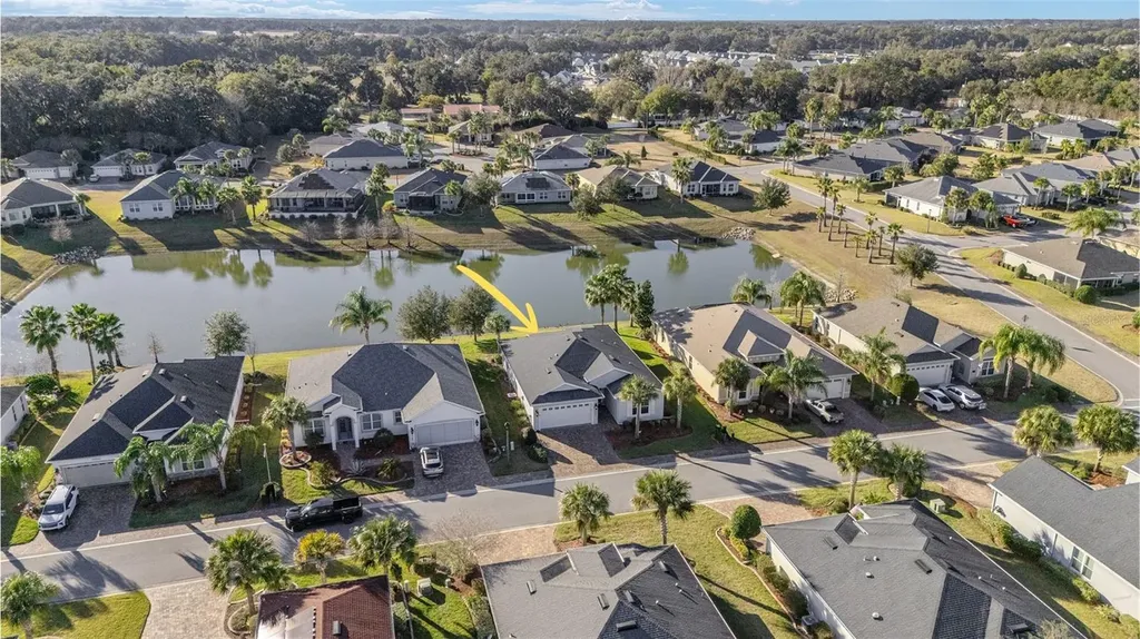 10161 Julia Isles Avenue Oxford FL 34484