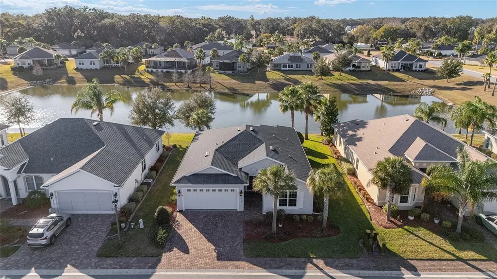 10161 Julia Isles Avenue Oxford FL 34484