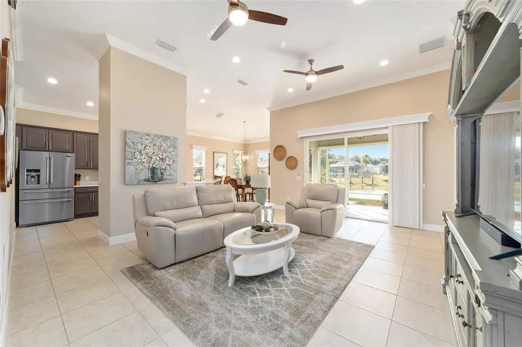 10161 Julia Isles Avenue Oxford FL 34484