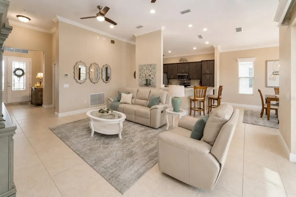 10161 Julia Isles Avenue Oxford FL 34484