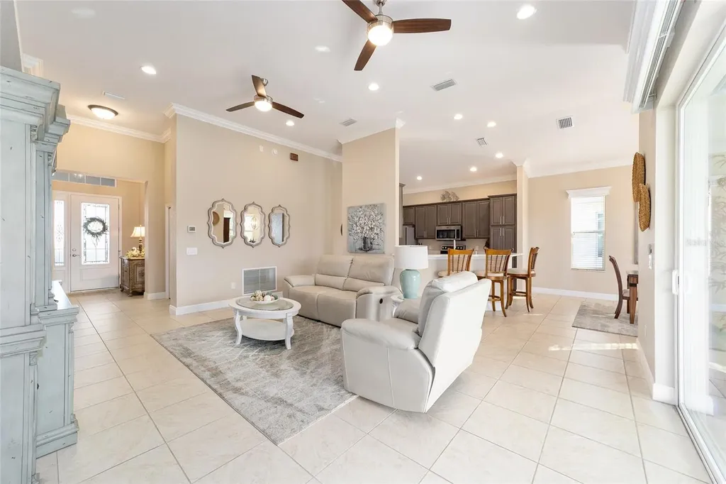 10161 Julia Isles Avenue Oxford FL 34484