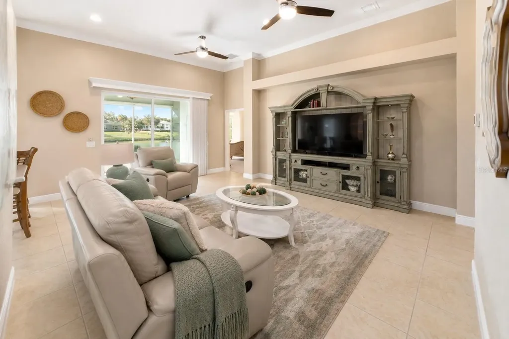 10161 Julia Isles Avenue Oxford FL 34484