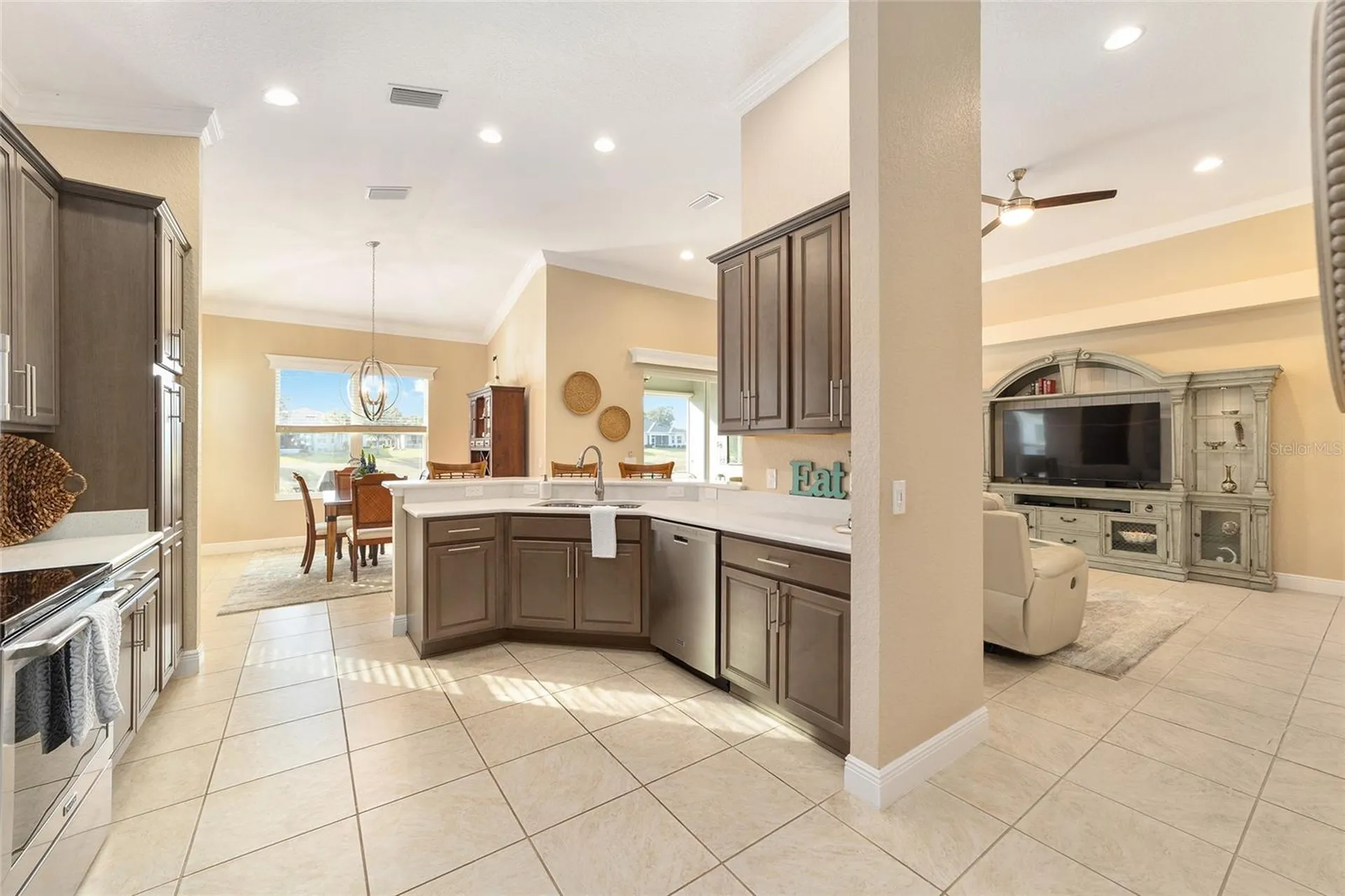 10161 Julia Isles Avenue Oxford FL 34484