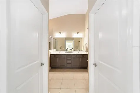 10161 Julia Isles Avenue Oxford FL 34484