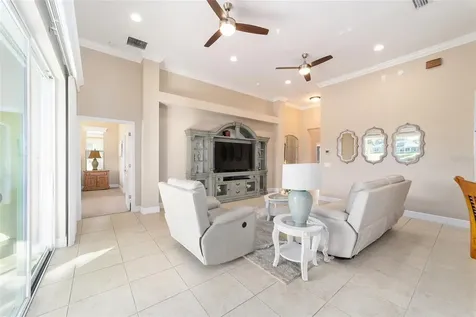 10161 Julia Isles Avenue Oxford FL 34484