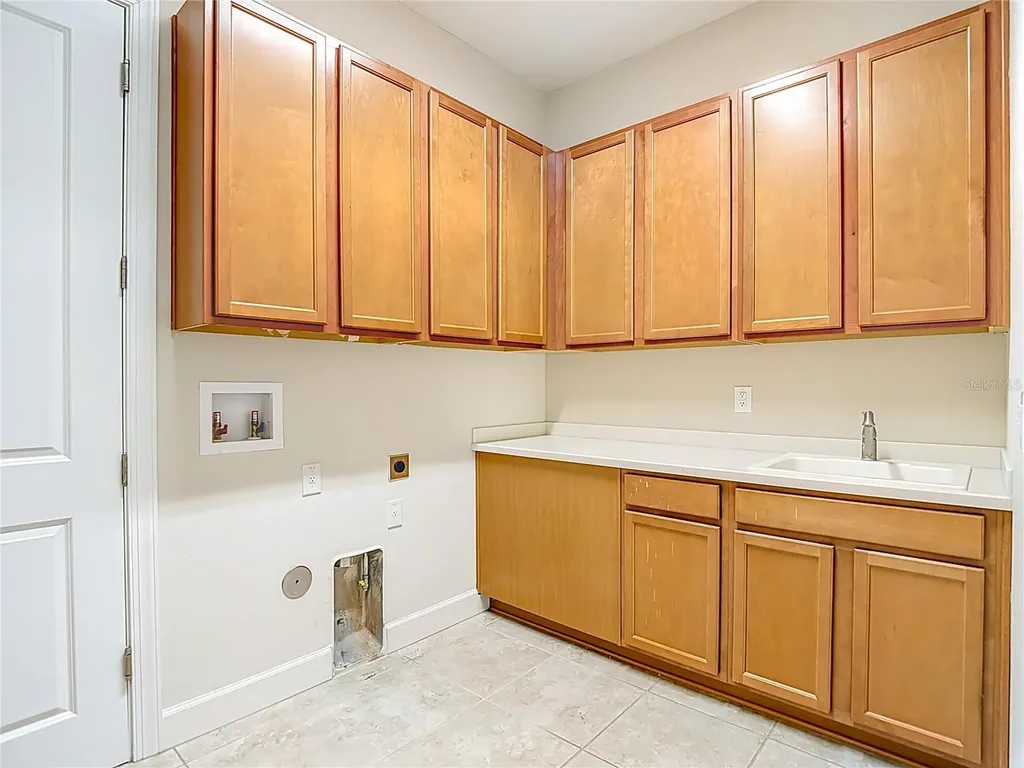 8613 Grand Alberato Road Tampa FL 33647