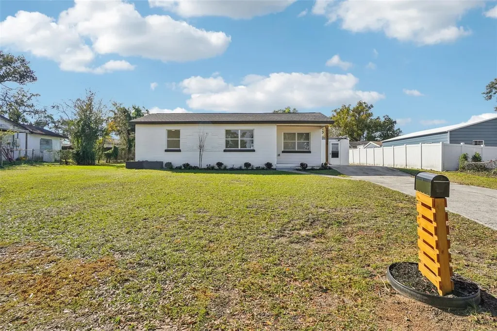 13929 2nd Street Dade City FL 33525
