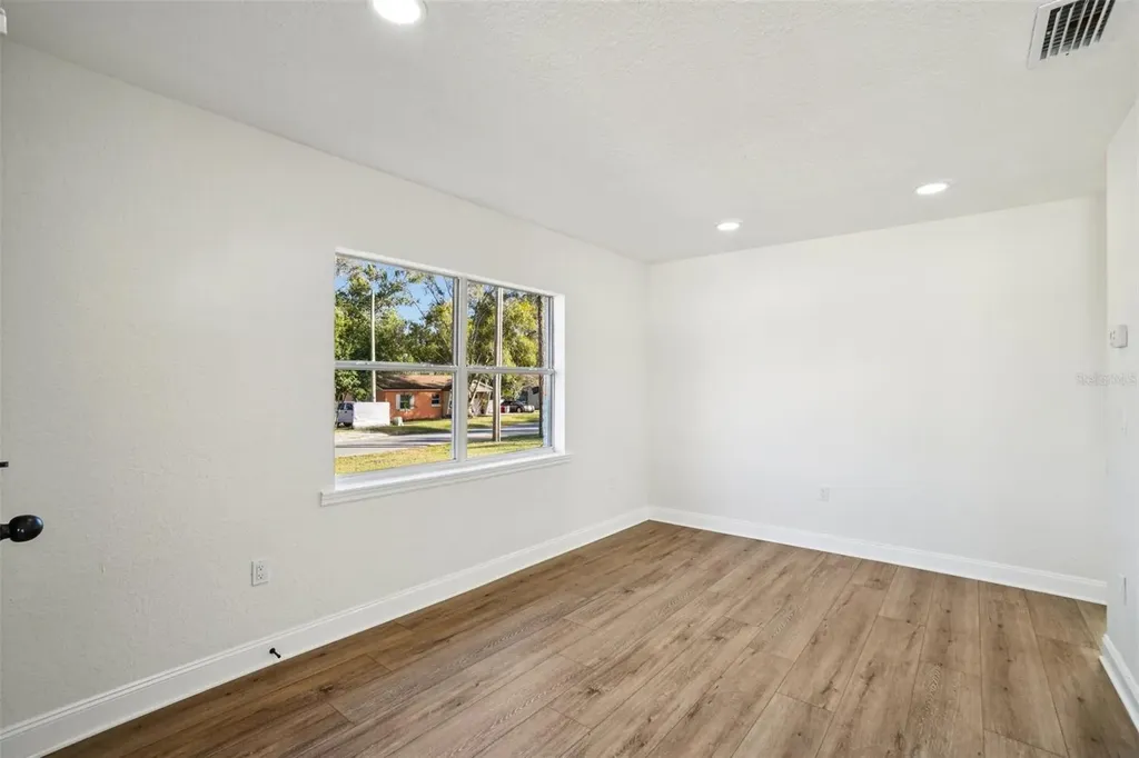 13929 2nd Street Dade City FL 33525