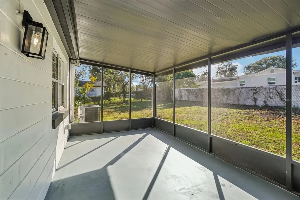 13929 2nd Street Dade City FL 33525