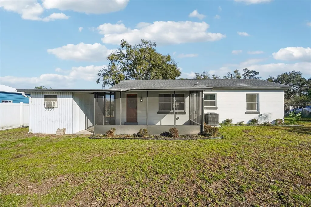 13929 2nd Street Dade City FL 33525