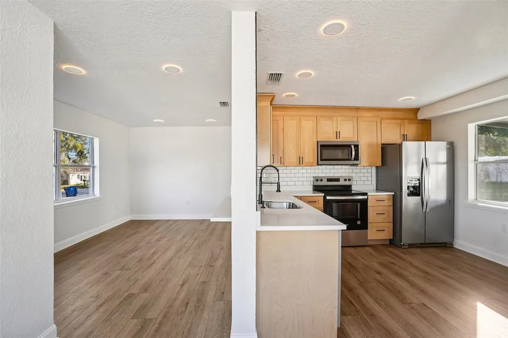 13929 2nd Street Dade City FL 33525