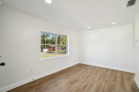 13929 2nd Street Dade City FL 33525