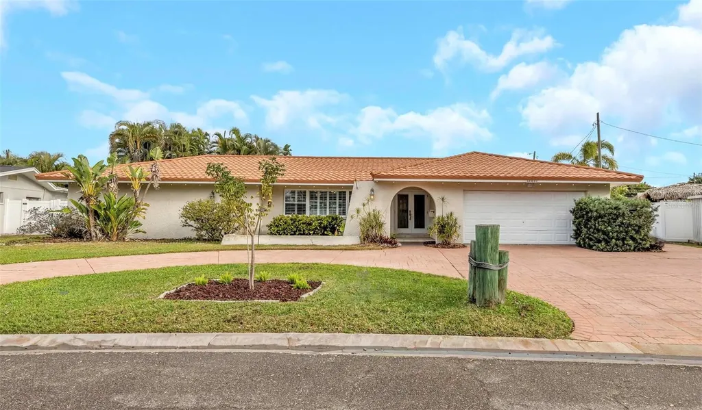 4313 50th Place S St Petersburg FL 33711