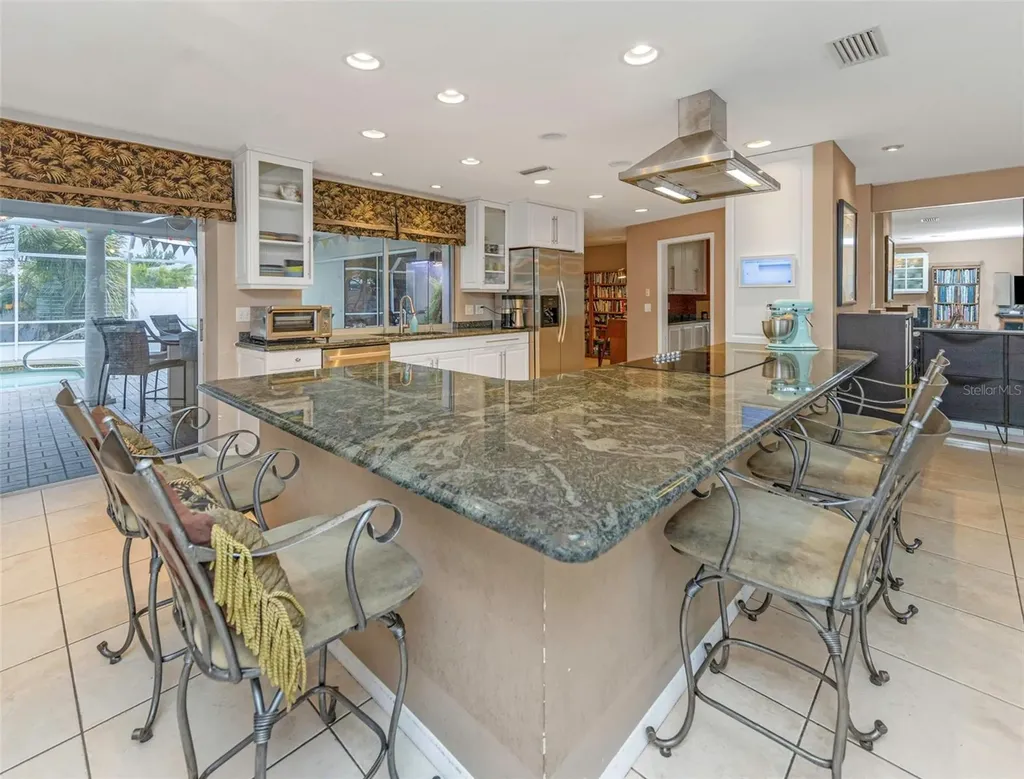 4313 50th Place S St Petersburg FL 33711