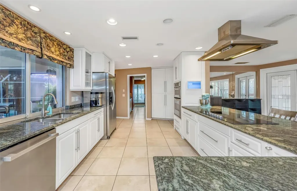 4313 50th Place S St Petersburg FL 33711