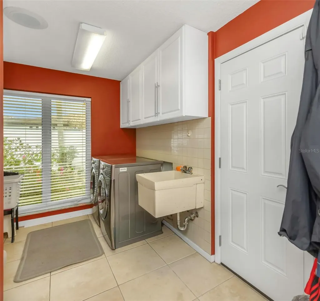 4313 50th Place S St Petersburg FL 33711
