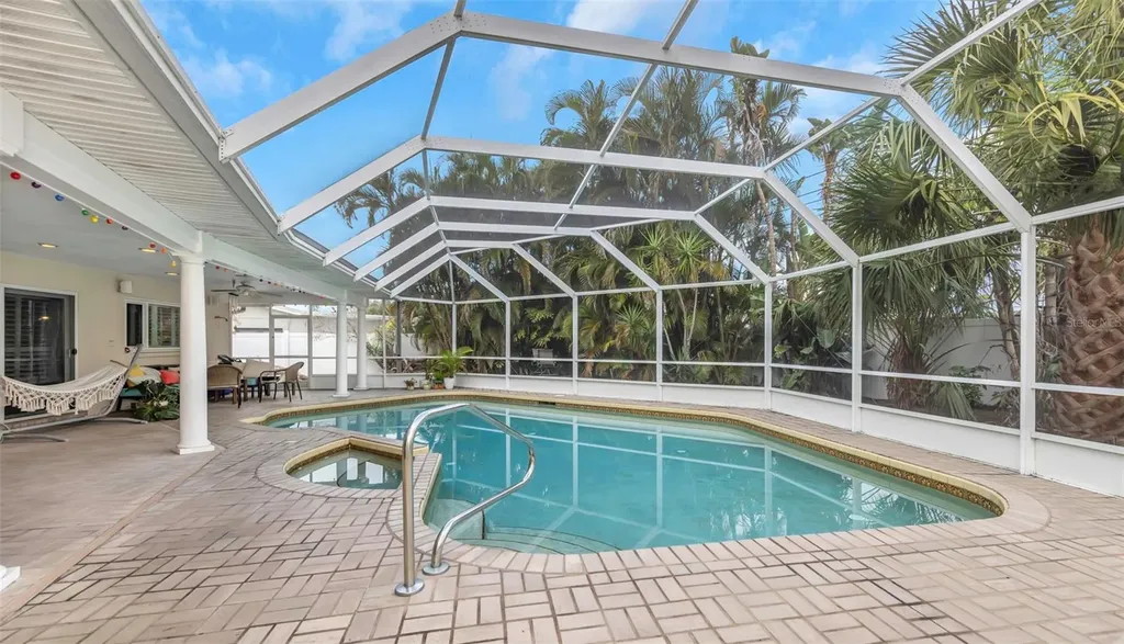 4313 50th Place S St Petersburg FL 33711