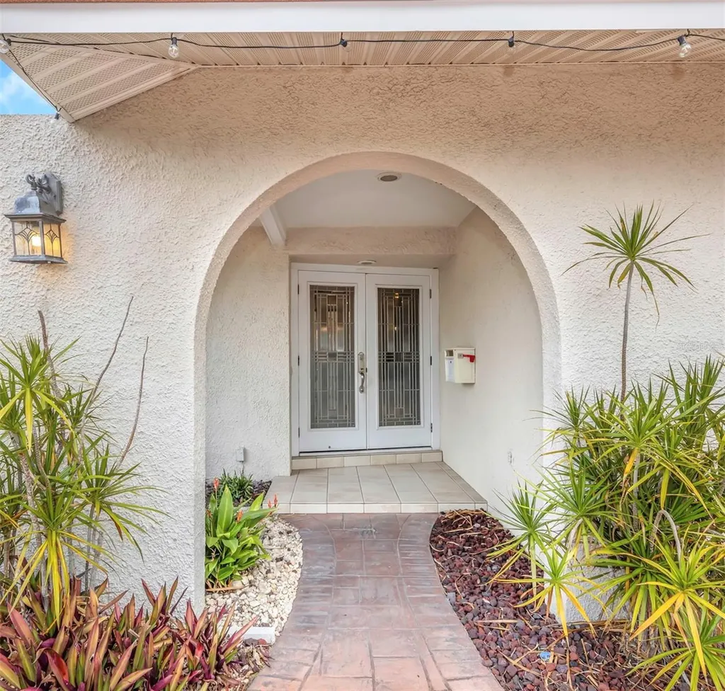 4313 50th Place S St Petersburg FL 33711