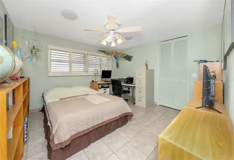 4313 50th Place S St Petersburg FL 33711