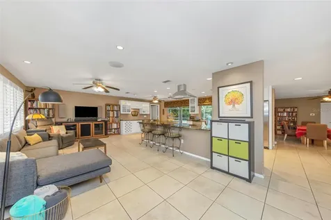 4313 50th Place S St Petersburg FL 33711
