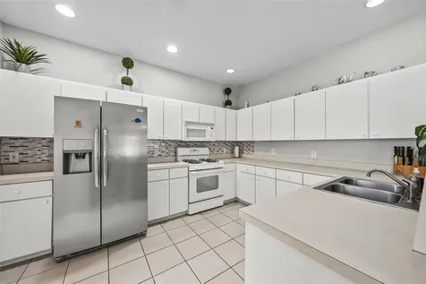 6811 Monarch Park Drive Apollo Beach FL 33572