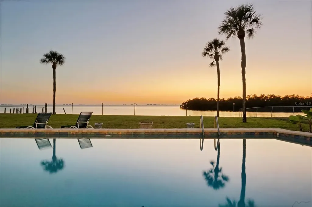 7318 Westmoreland Drive Sarasota FL 34243
