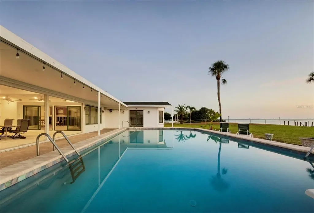 7318 Westmoreland Drive Sarasota FL 34243