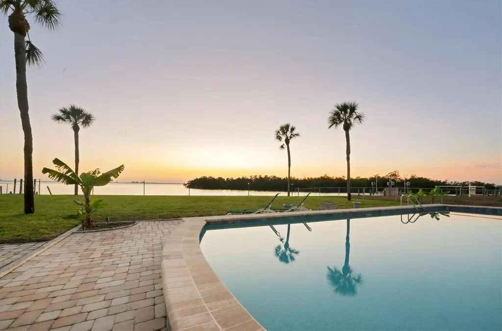 7318 Westmoreland Drive Sarasota FL 34243