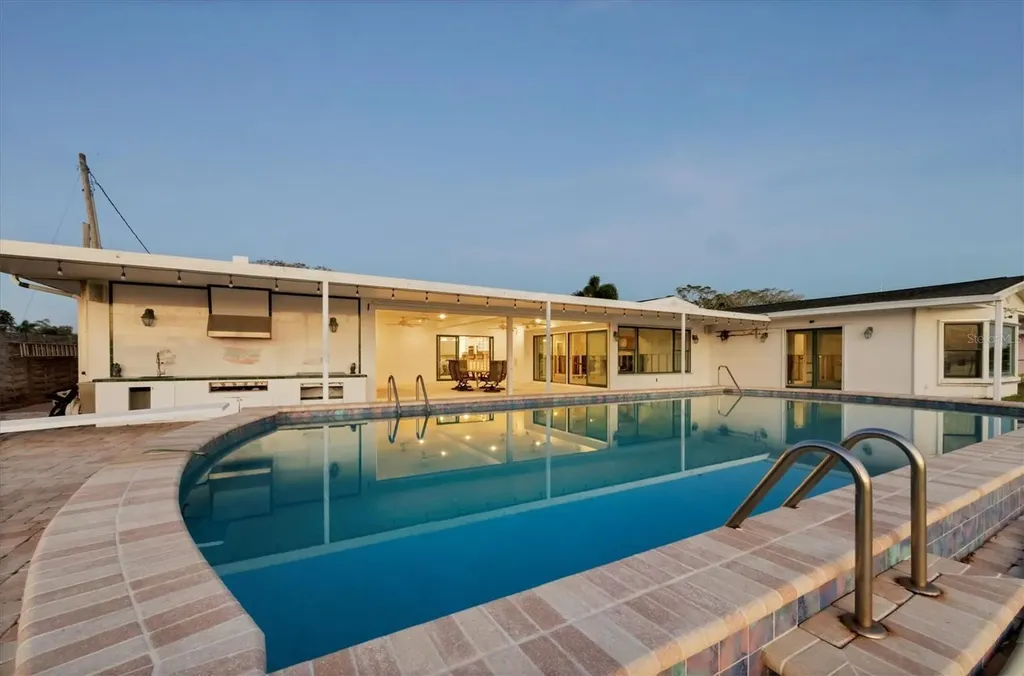 7318 Westmoreland Drive Sarasota FL 34243