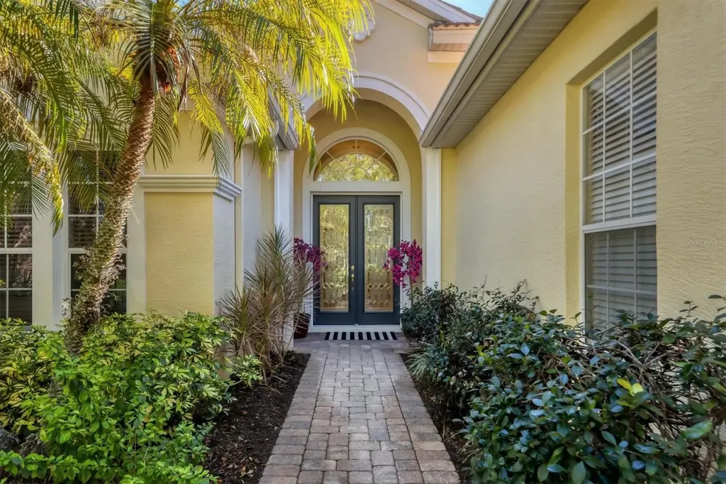 8135 Abingdon Court University Park FL 34201