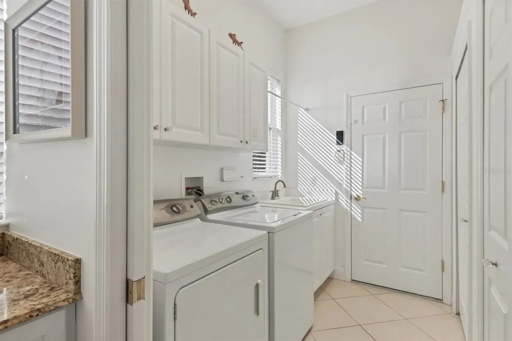 8135 Abingdon Court University Park FL 34201