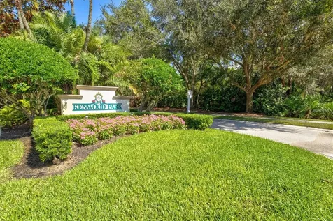 8135 Abingdon Court University Park FL 34201