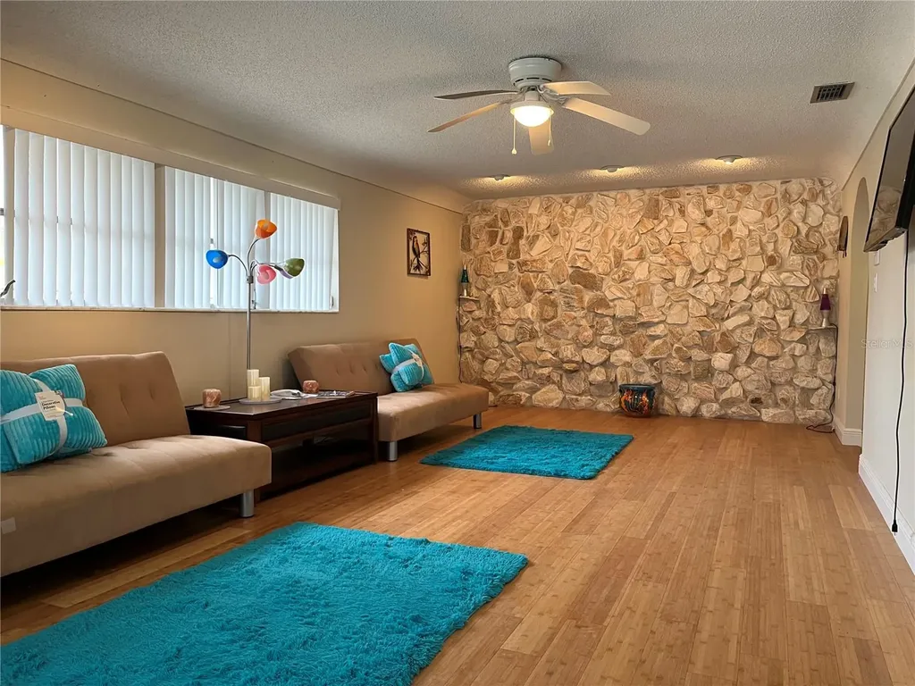 1310 SE 43rd Terrace Cape Coral FL 33904