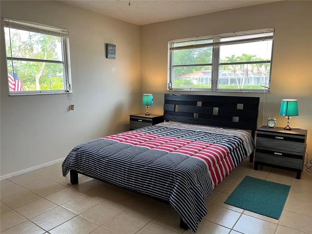 1310 SE 43rd Terrace Cape Coral FL 33904