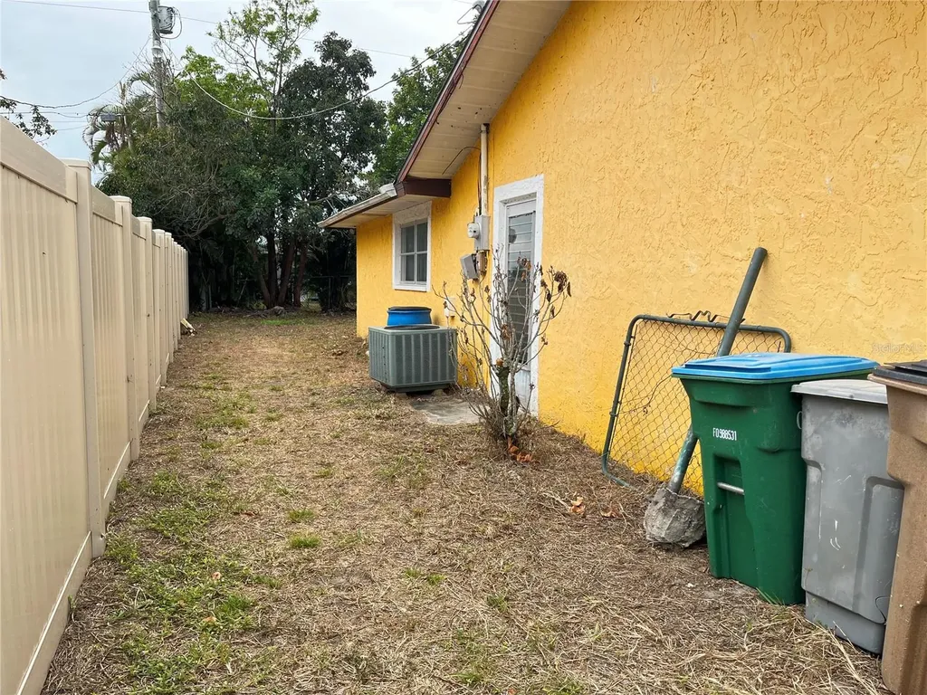 1310 SE 43rd Terrace Cape Coral FL 33904