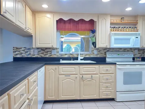 1310 SE 43rd Terrace Cape Coral FL 33904