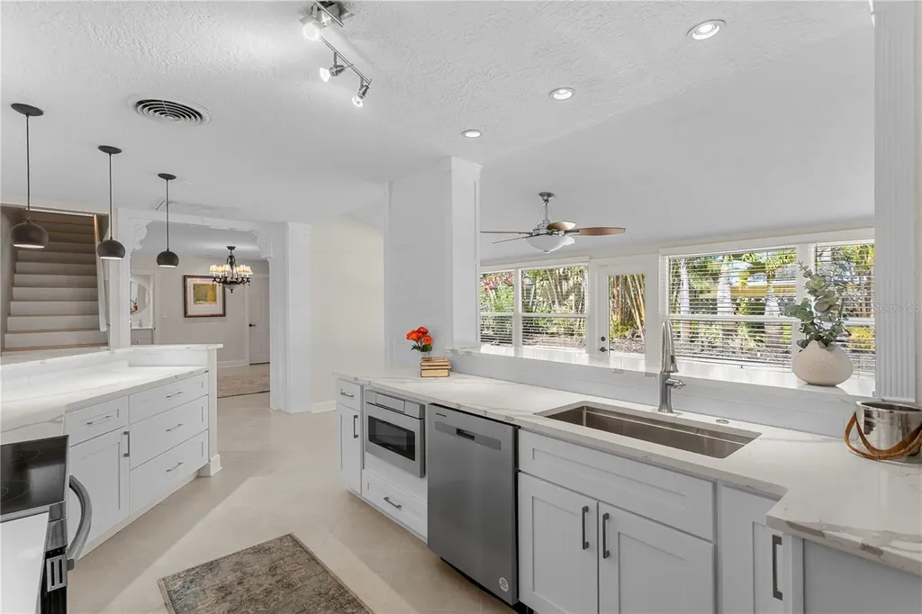 6604 Blue Heron Drive S St Petersburg FL 33707