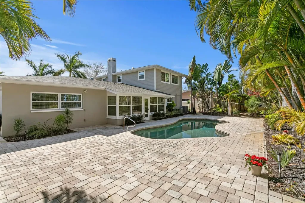 6604 Blue Heron Drive S St Petersburg FL 33707