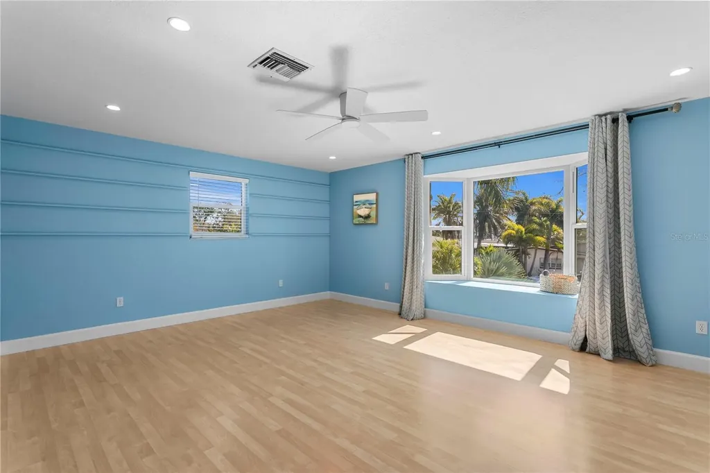 6604 Blue Heron Drive S St Petersburg FL 33707