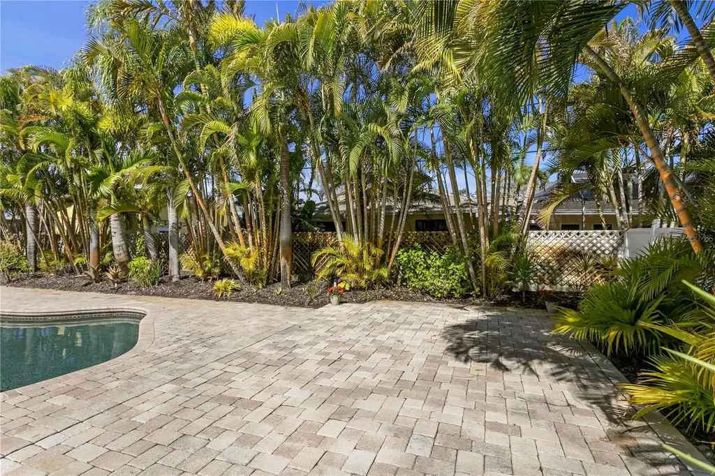 6604 Blue Heron Drive S St Petersburg FL 33707