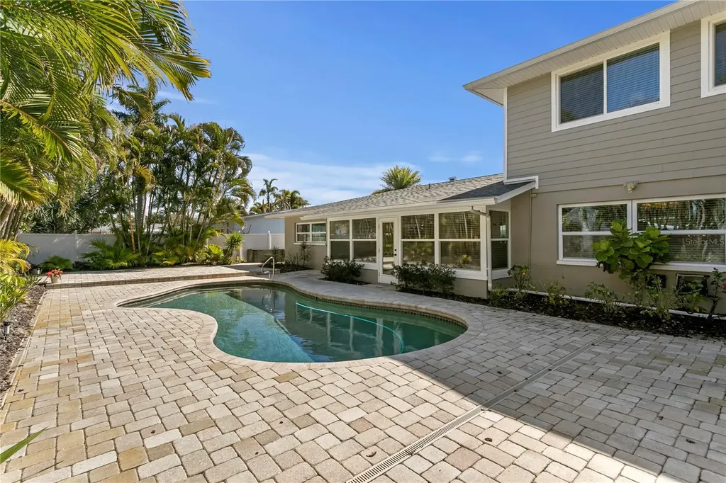 6604 Blue Heron Drive S St Petersburg FL 33707