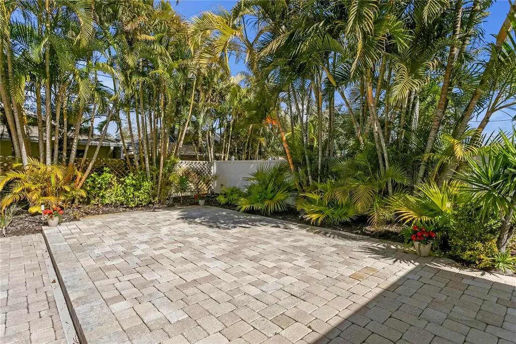 6604 Blue Heron Drive S St Petersburg FL 33707