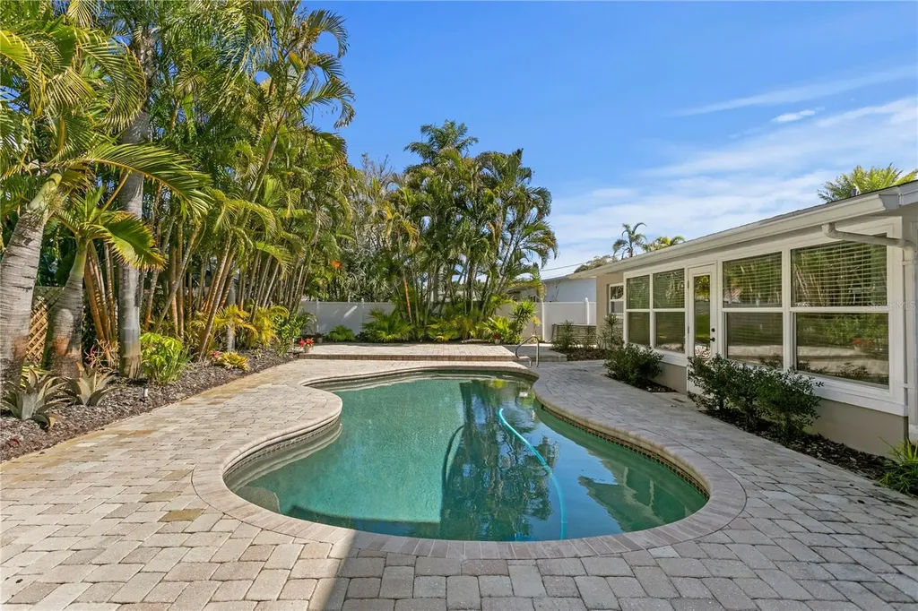 6604 Blue Heron Drive S St Petersburg FL 33707