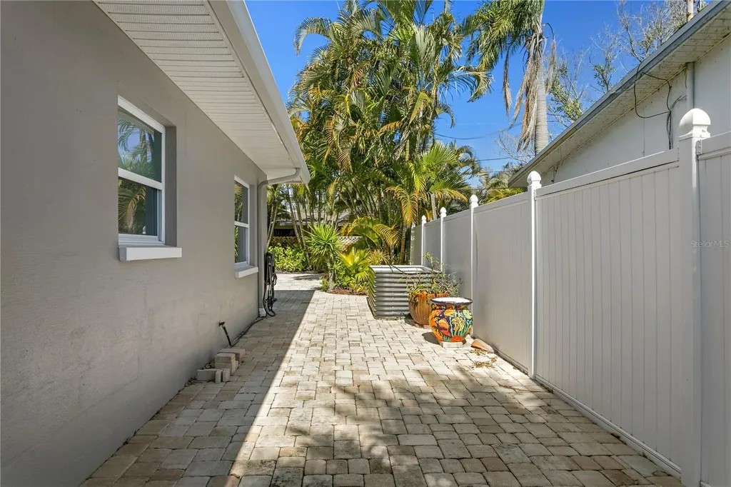 6604 Blue Heron Drive S St Petersburg FL 33707