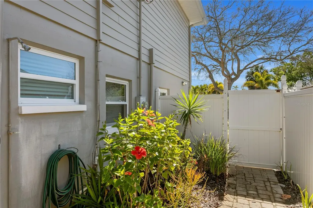 6604 Blue Heron Drive S St Petersburg FL 33707