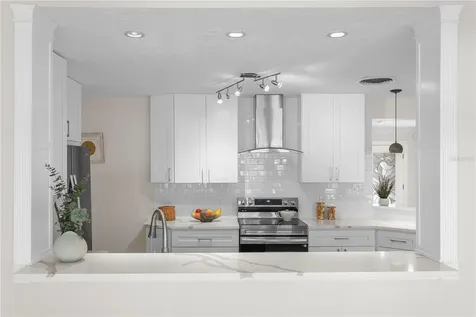 6604 Blue Heron Drive S St Petersburg FL 33707