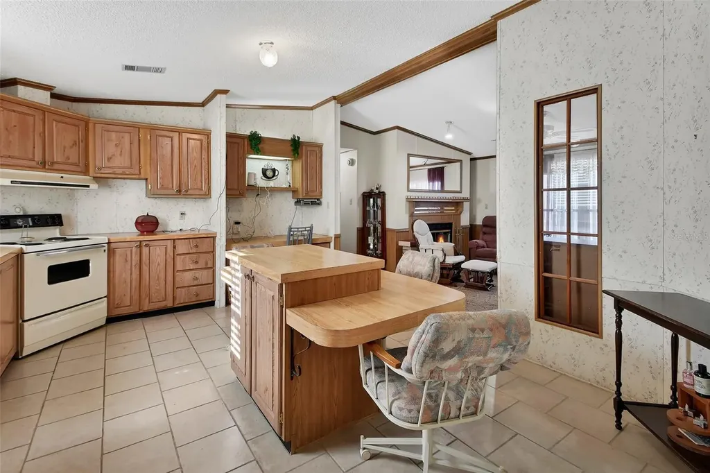 27130 Fishermans Road Paisley FL 32767